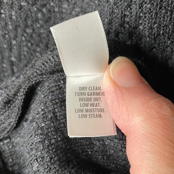 St. John Wool Blend Knit Top With Front Pockets And Slit Size 4 - Picture 10 of 10